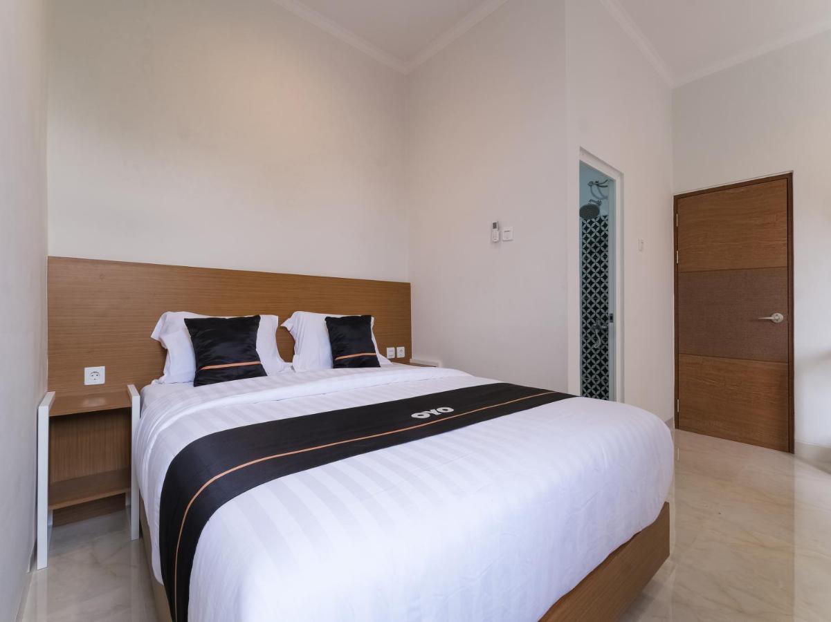 Super Oyo Collection O 90023 Damar Kusumo Guest House Maguwo Exteriör bild